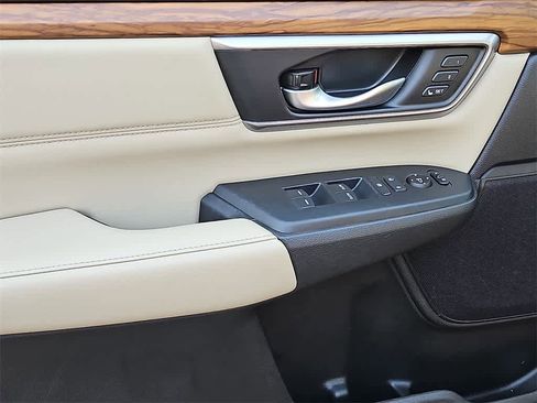 Used 2019 Honda CR-V Touring image 11