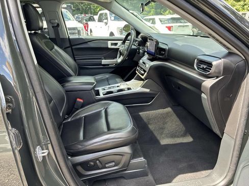 Used 2023 Ford Explorer XLT w/ Equipment Group 202A AWD/4WD image 9