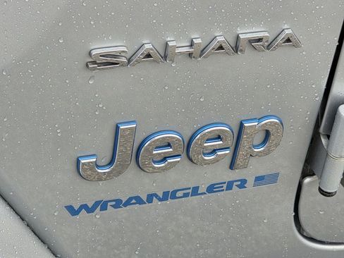 Used 2023 Jeep Wrangler Unlimited Sahara AWD/4WD image 36