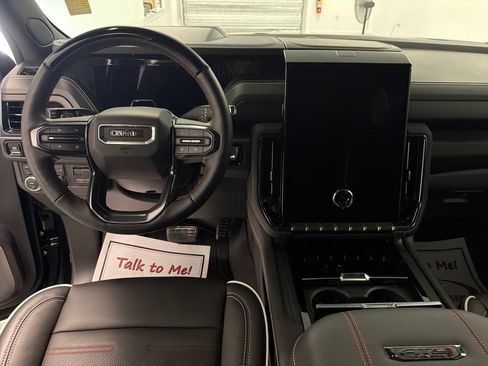 Used 2025 GMC Yukon AT4 Ultimate w/ LPO, AT4 Appearance Package AWD/4WD image 16