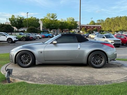 Used 2006 Nissan 350Z Touring RWD image 4