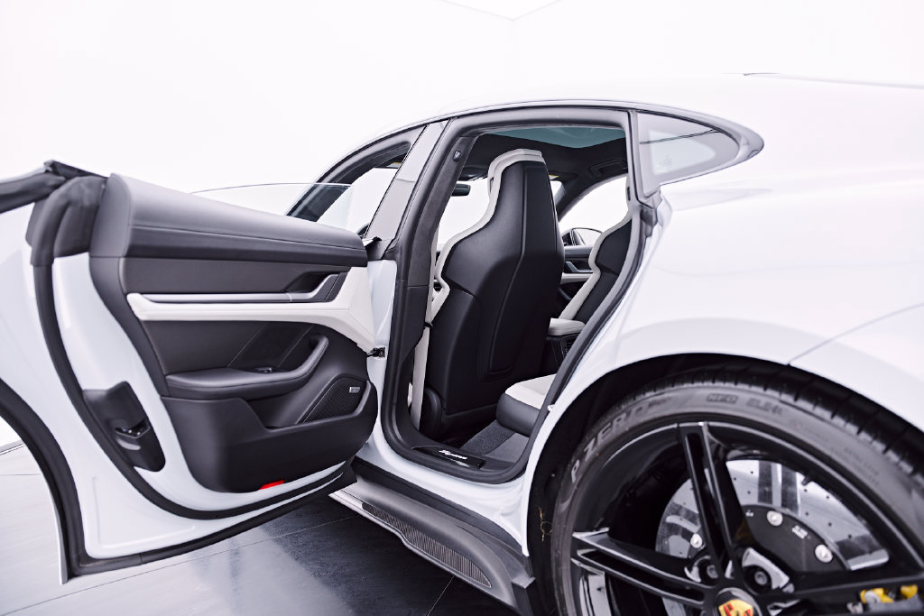 Used 2021 Porsche Taycan Turbo S AWD/4WD image 38