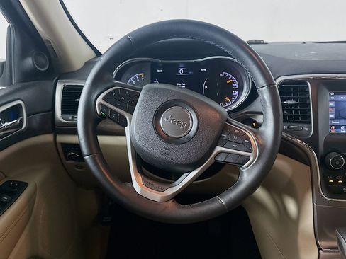 Used 2018 Jeep Grand Cherokee Laredo image 17