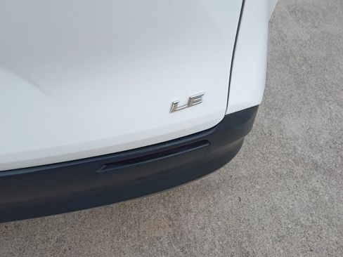 Used 2025 Toyota Sienna LE image 11