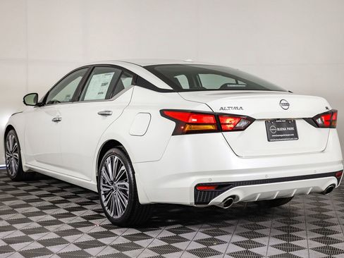 New 2025 Nissan Altima 2.5 SL image 9