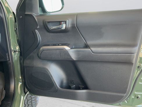 Used 2021 Toyota Tacoma TRD Off-Road AWD/4WD image 22
