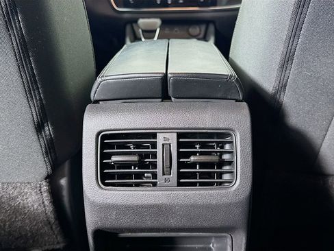 Used 2023 Nissan Rogue S image 25