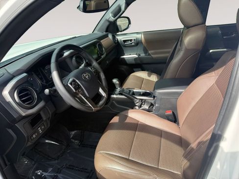 Used 2018 Toyota Tacoma Limited AWD/4WD image 9