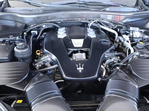 Used 2017 Maserati Levante w/ Luxury Package image 38