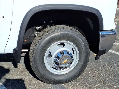 New 2026 Chevrolet Silverado 3500 LT image 9