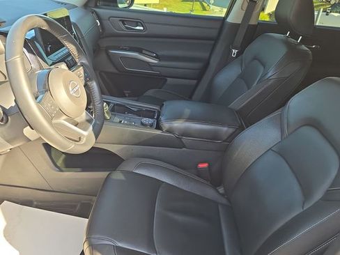 Certified 2022 Nissan Pathfinder SL w/ Lighting Package (N92) image 11