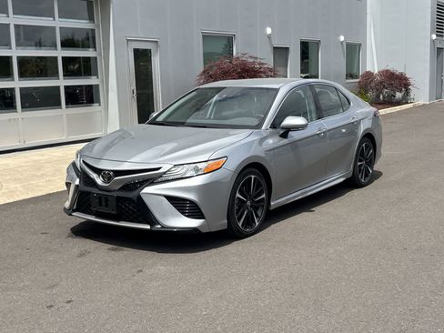 Used 2020 Toyota Camry XSE FWD image 1