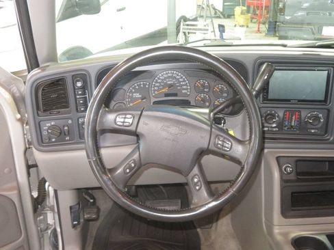 Used 2004 Chevrolet Suburban LS w/ Preferred Equipment Group AWD/4WD image 35