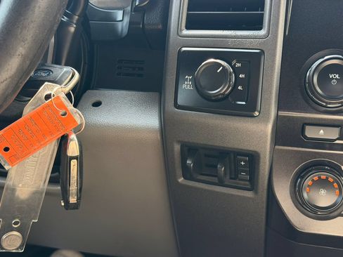 Used 2018 Ford F250 XL w/ Power Equipment Group AWD/4WD image 24