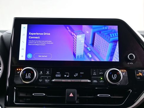 Used 2023 Toyota Highlander XLE FWD image 21