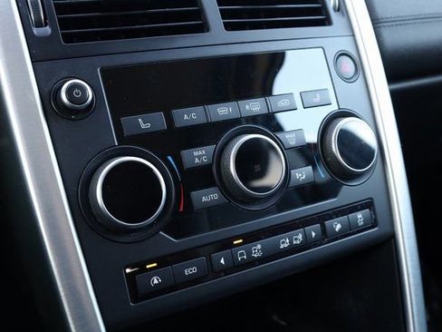 Used 2017 Land Rover Discovery Sport SE image 21