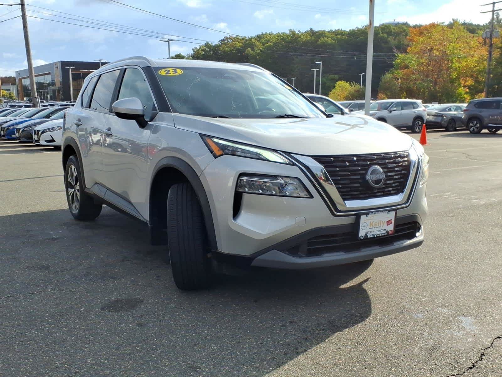 Used 2023 Nissan Rogue SV w/ SV Premium B Package AWD/4WD image 3