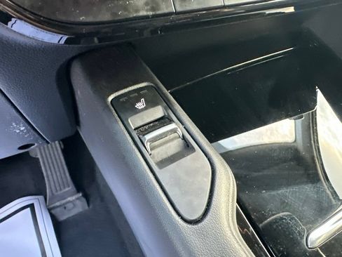 Used 2025 Kia Telluride S FWD image 23