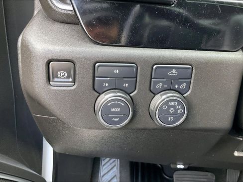 Used 2025 Chevrolet Silverado 2500 LT w/ Convenience Package image 14