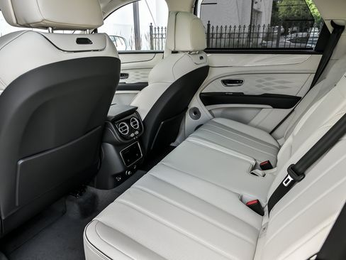 New 2026 Bentley Bentayga AWD/4WD image 22