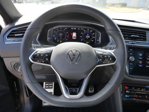Certified 2022 Volkswagen Tiguan SEL R-Line AWD/4WD image 26