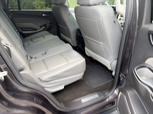 Used 2018 Chevrolet Tahoe LT w/ Luxury Package RWD image 18