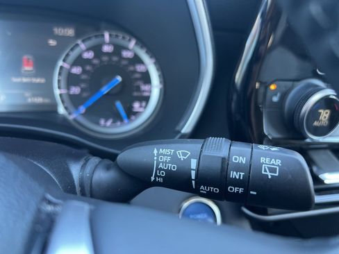 Used 2022 Toyota Highlander Bronze Edition image 39