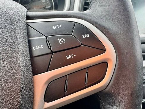 Used 2017 Jeep Cherokee Trailhawk w/ Cold Weather Group image 19