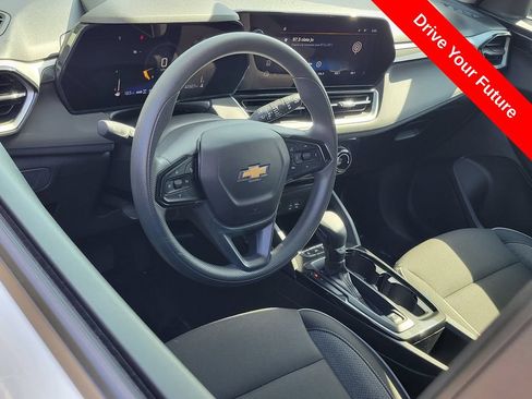Used 2025 Chevrolet TrailBlazer LT AWD/4WD image 5