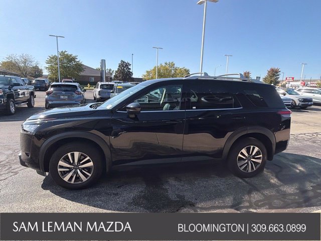 Used 2025 Nissan Pathfinder SL AWD/4WD image 9