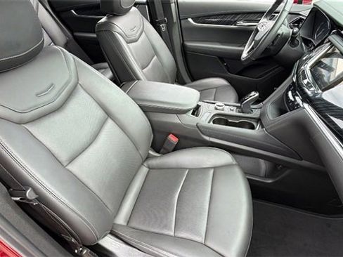 Used 2025 Cadillac XT6 Premium Luxury image 21