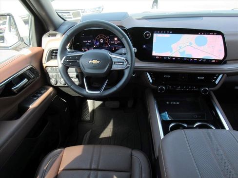 Certified 2025 Chevrolet Suburban High Country image 16