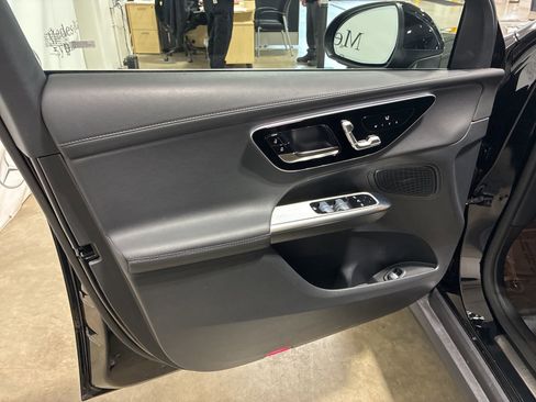 Used 2025 Mercedes-Benz GLC 300 4MATIC image 6