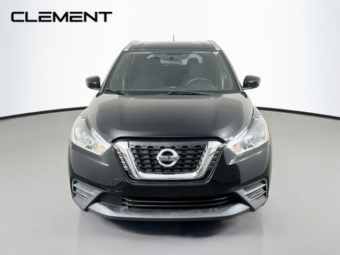 Used 2019 Nissan Kicks SV FWD image 3