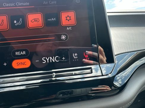 Certified 2024 Volkswagen Atlas Peak Edition SE AWD/4WD image 55