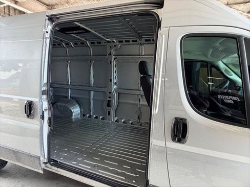 Used 2024 RAM ProMaster 2500 w/ Premium Convenience Group FWD image 22
