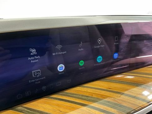 Used 2025 Cadillac Escalade ESV Sport Platinum image 10