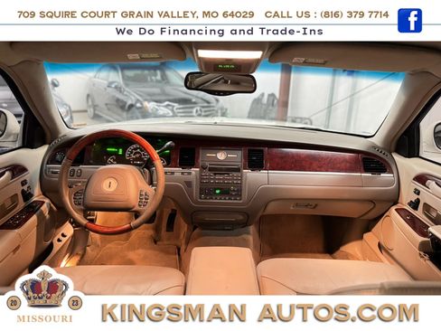 Used 2004 Lincoln Town Car Ultimate RWD image 26
