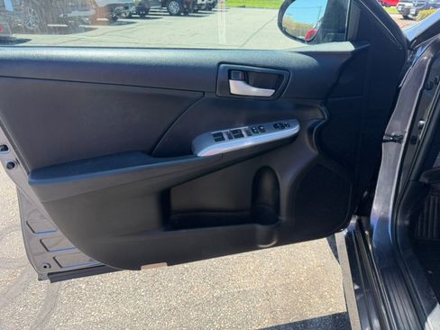 Used 2014 Toyota Camry SE w/ Moonroof Package FWD image 12