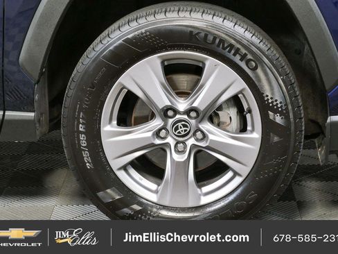 Used 2024 Toyota RAV4 XLE FWD image 36