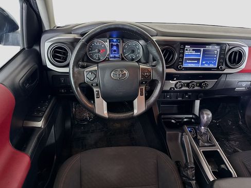 Used 2020 Toyota Tacoma SR5 RWD image 17