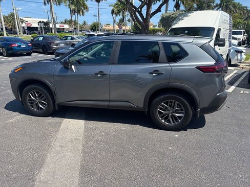 Used 2023 Nissan Rogue S FWD image 2