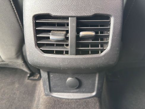 Used 2019 Ford Fusion SE FWD image 32