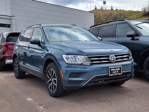Used 2021 Volkswagen Tiguan SE w/ Panoramic Sunroof Package image 13