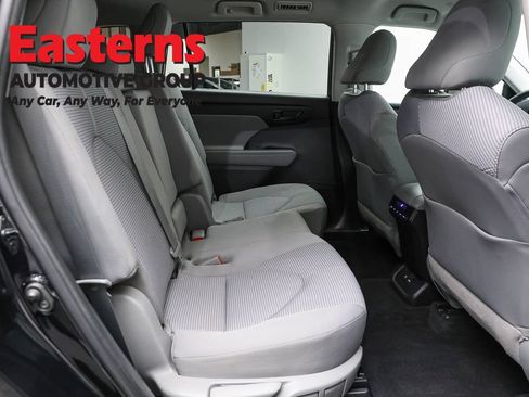 Used 2021 Toyota Highlander L AWD/4WD image 24