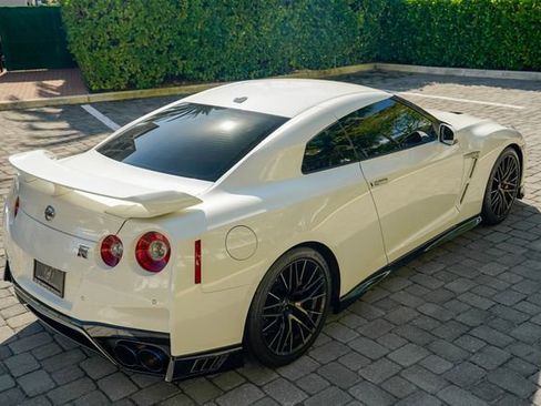Used 2021 Nissan GT-R Premium image 27