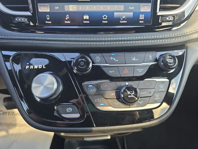 Used 2023 Chrysler Pacifica Touring FWD image 23