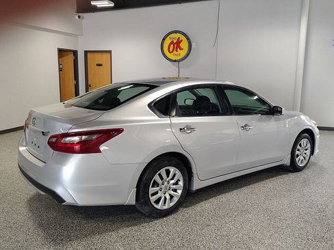 Used 2018 Nissan Altima 2.5 S w/ S Convenience Package FWD image 3