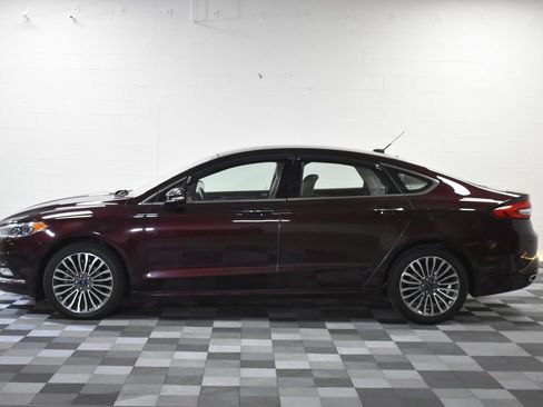 Used 2017 Ford Fusion SE w/ Fusion SE Technology Package image 2