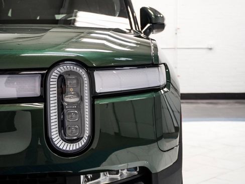 Used 2023 Rivian R1S Adventure image 15